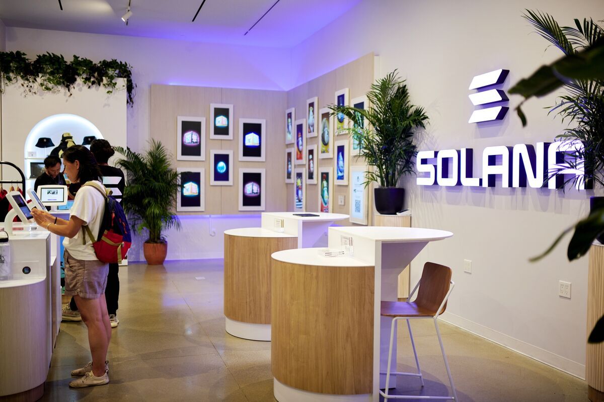 Cointelegraph Says Solana Saga Pressured Apple To Embrace Crypto